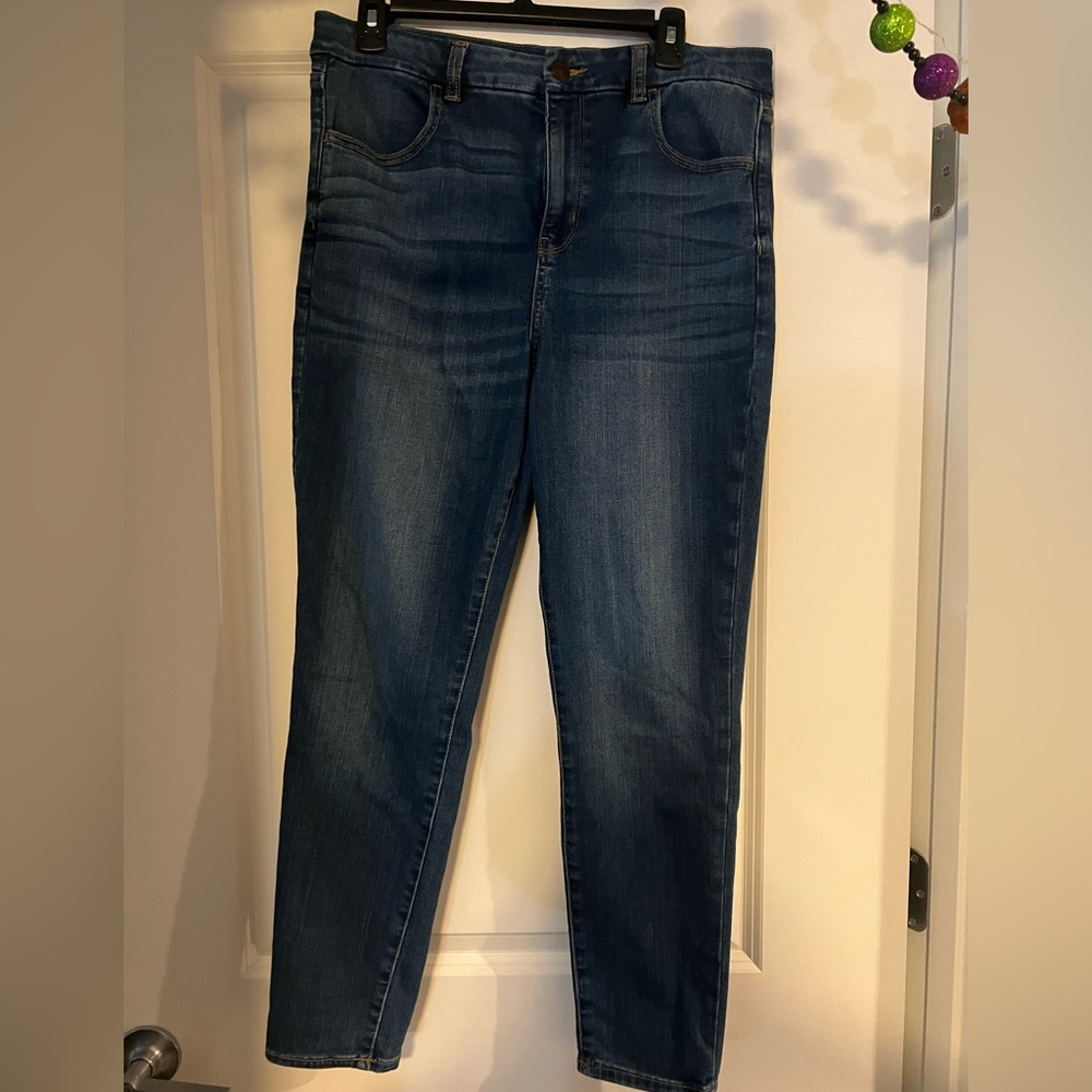 NWOT, size 14, Dark Wash American Eagle Curvy Hi-Rise Jeggings